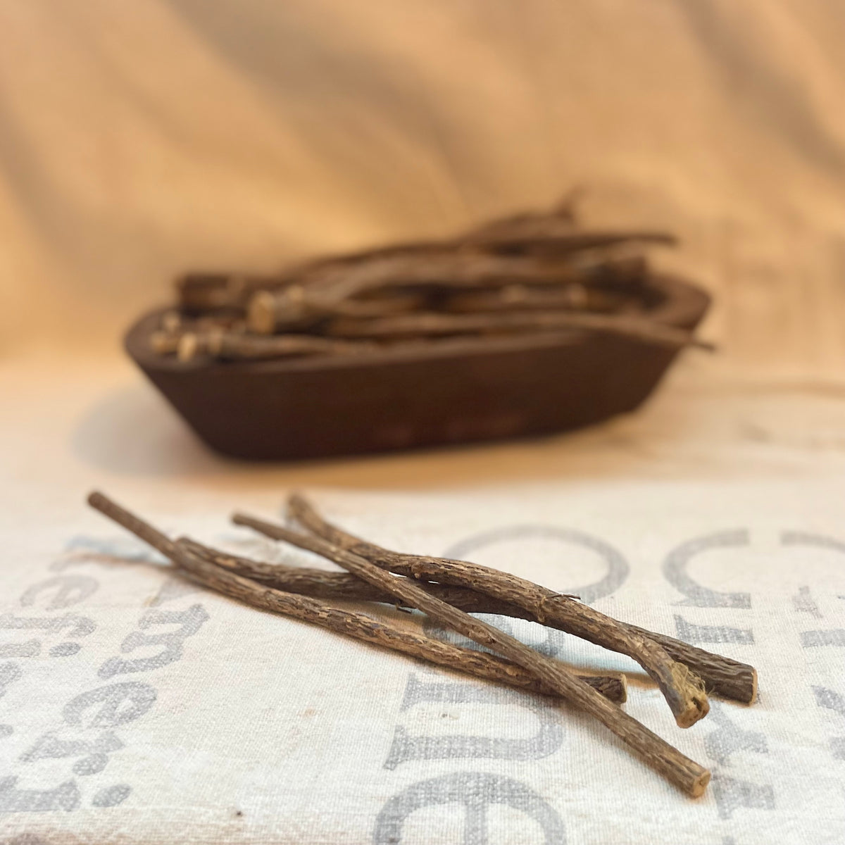 Licorice Root, Whole – Calamus and Honey